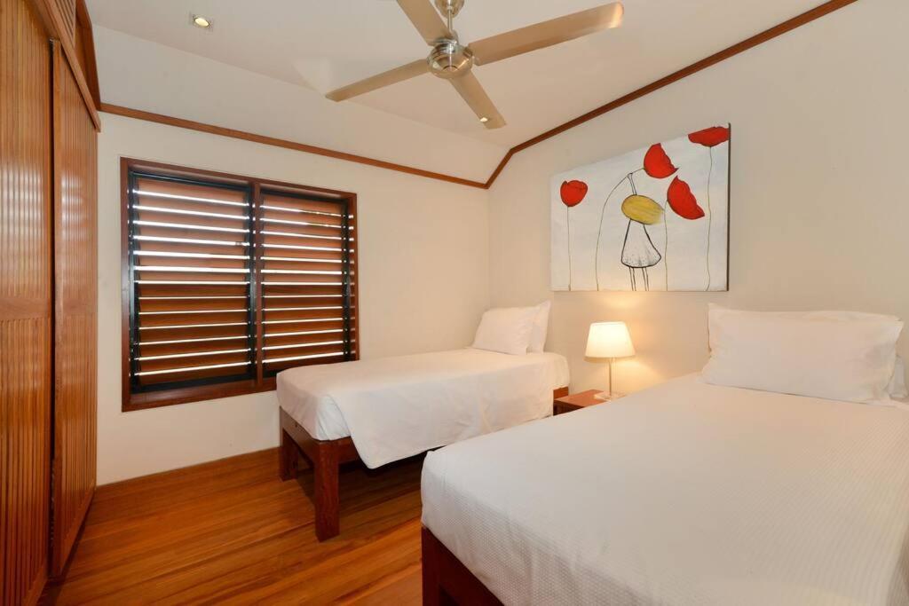 Cowrie House - Luxury 4 Bedroom Beachfront Home Port Douglas Eksteriør bilde