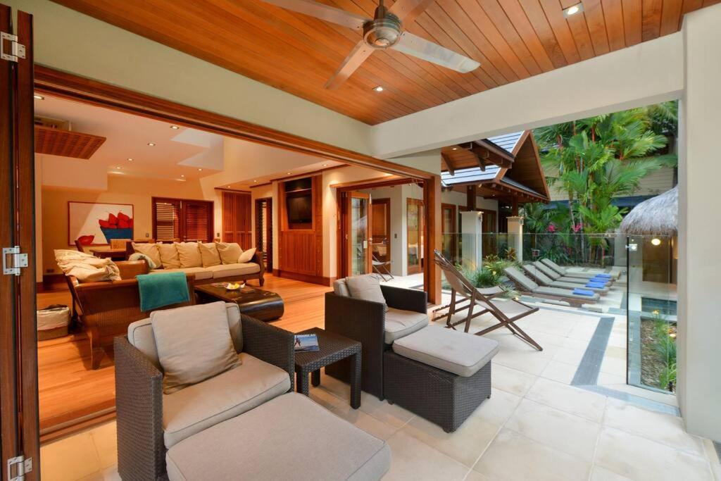 Cowrie House - Luxury 4 Bedroom Beachfront Home Port Douglas Eksteriør bilde