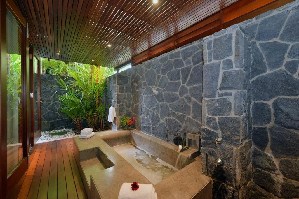 Cowrie House - Luxury 4 Bedroom Beachfront Home Port Douglas Eksteriør bilde