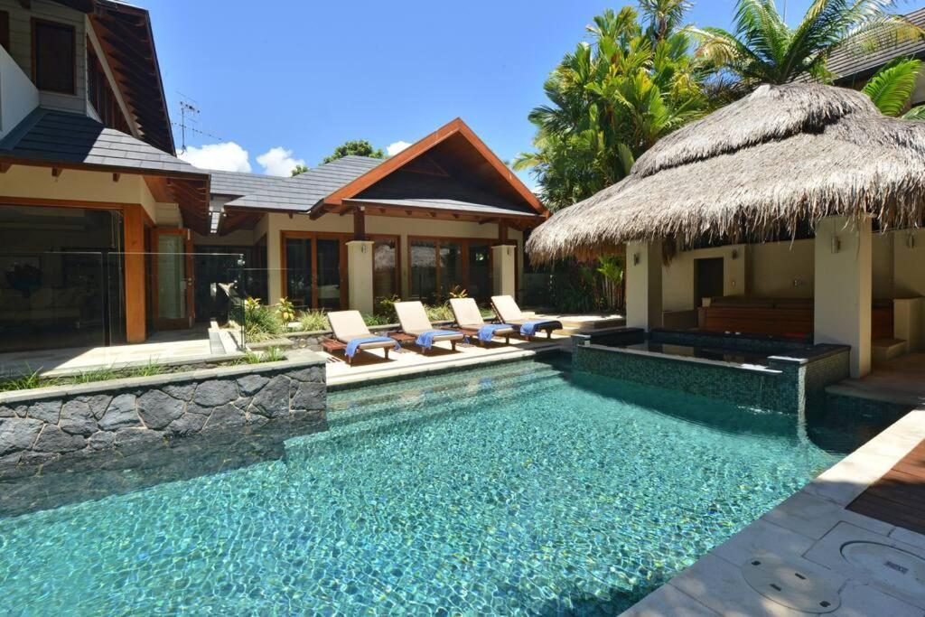 Cowrie House - Luxury 4 Bedroom Beachfront Home Port Douglas Eksteriør bilde